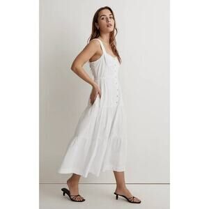 Elegant White Sleeveless Dress